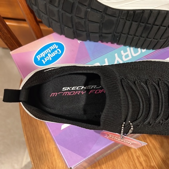 Skechers  Memory Foam Machine Washable - Picture 13 of 16
